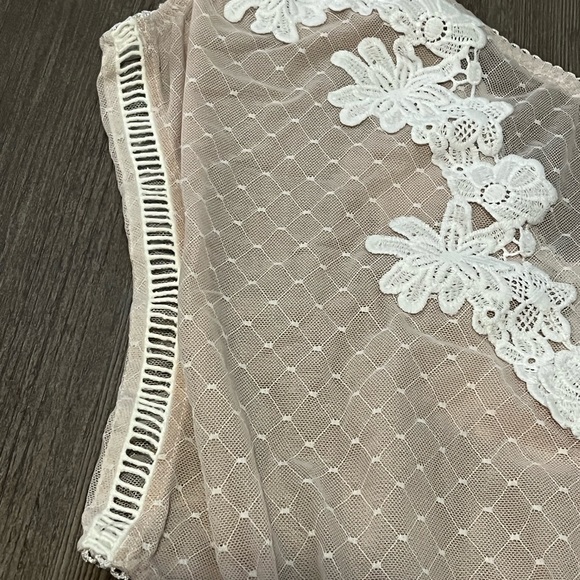Crotchet/Lace VS white/nude bodysuit lingerie - Picture 5 of 6